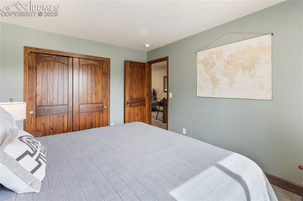 Image 33 of 40: Bedroom