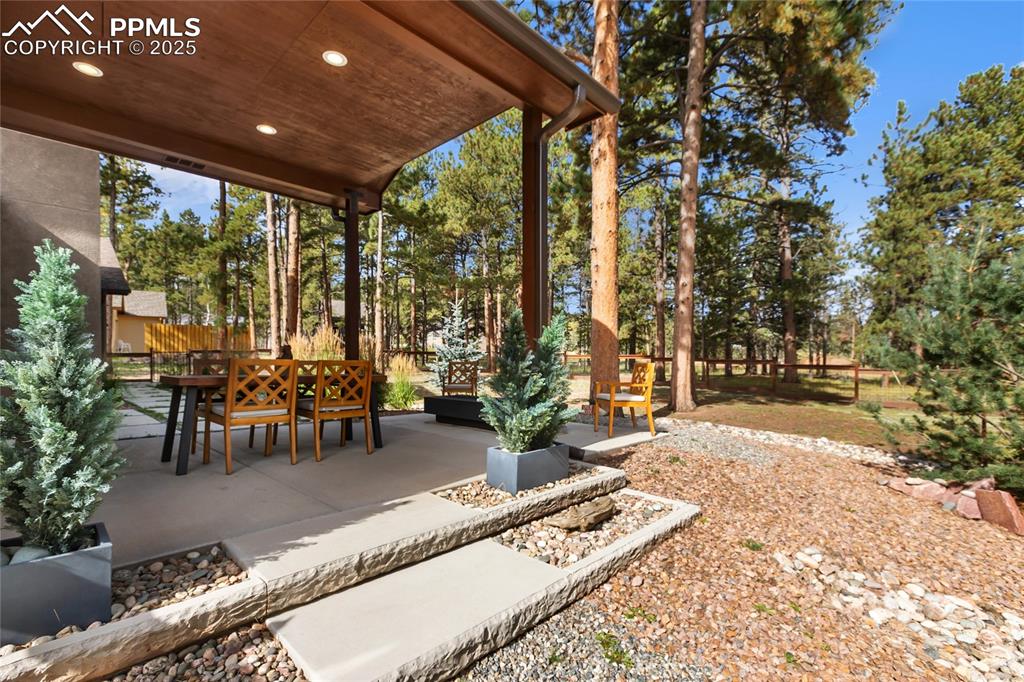 Image 4 of 40: Patio