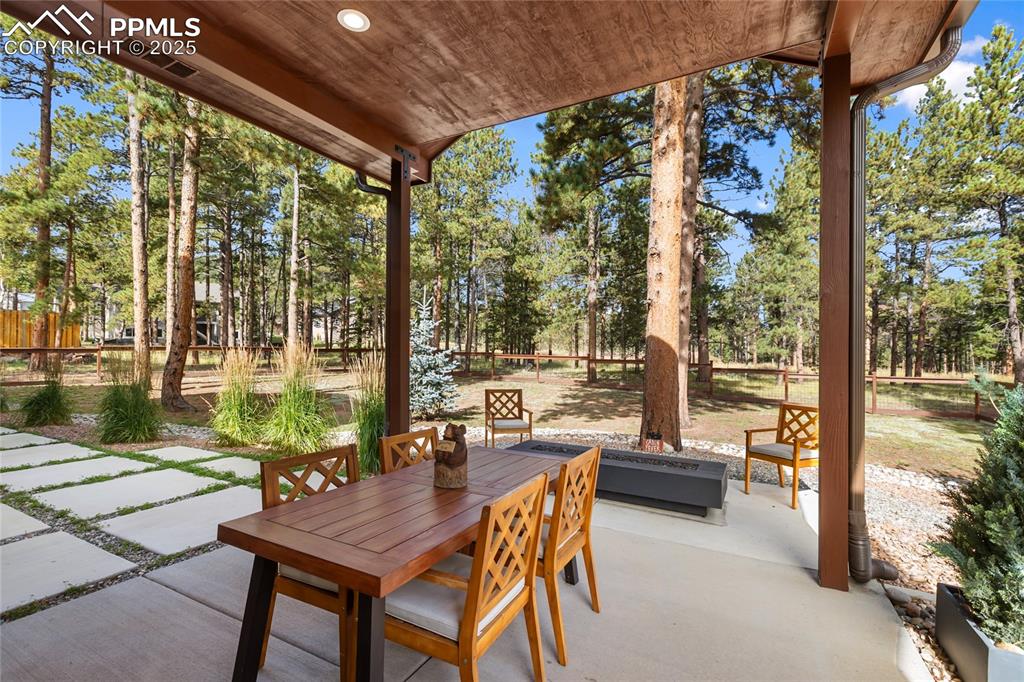 Image 6 of 40: Patio