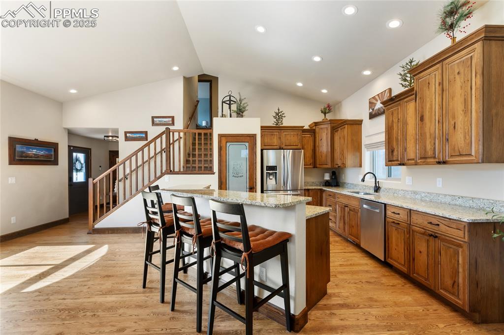 Image 9 of 40: Kitchen