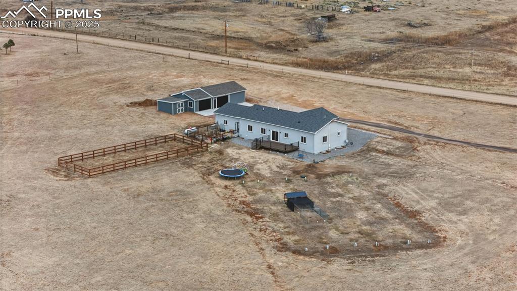 Image 47 of 50: So much space to add on and make it your own.