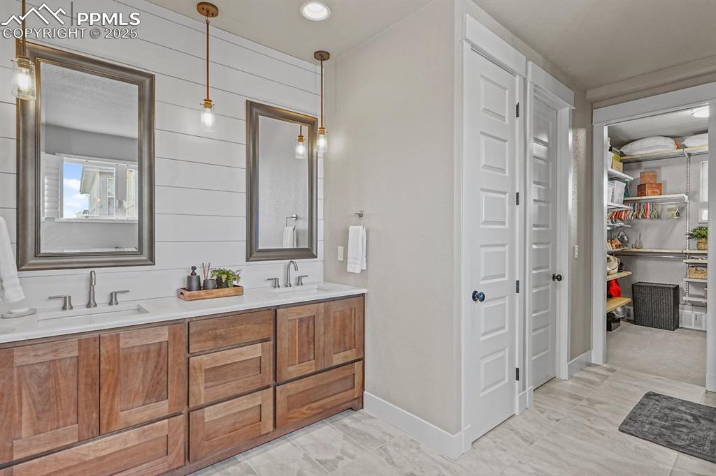 Image 17 of 46: Primary full 5 piece bathroom with double vanity, and a spacious walk in cl