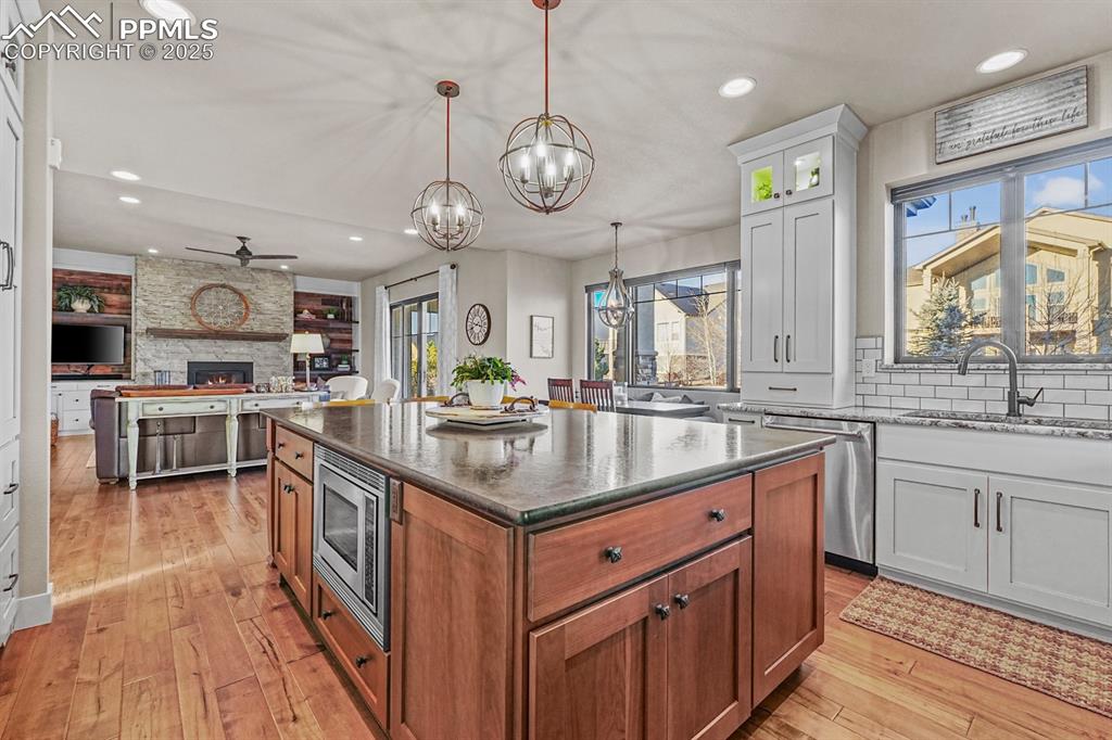 Image 2 of 46: Large leathered granite island