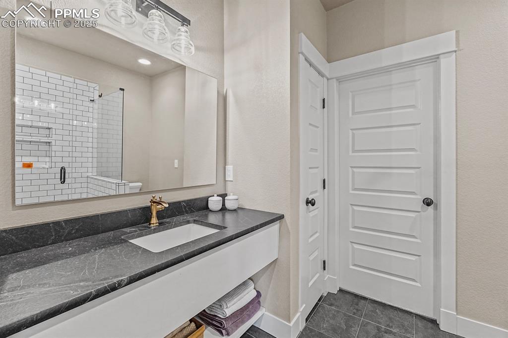 Image 34 of 46: Full bathroom off bedroom 3 w/ walk in closet