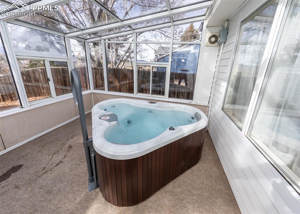 Image 17 of 30: Sun Room