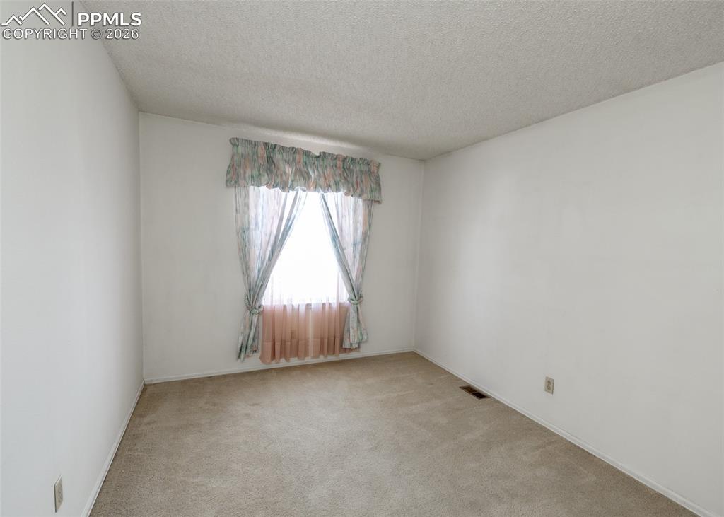 Image 22 of 30: Bedroom 3