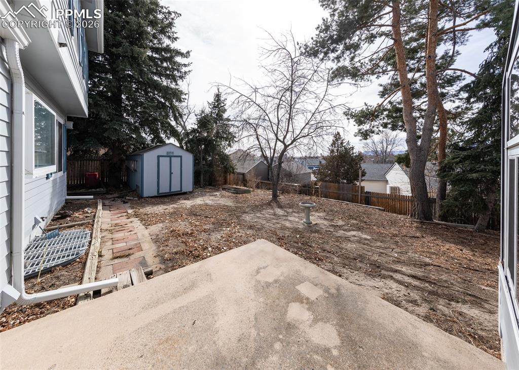 Image 27 of 30: Yard