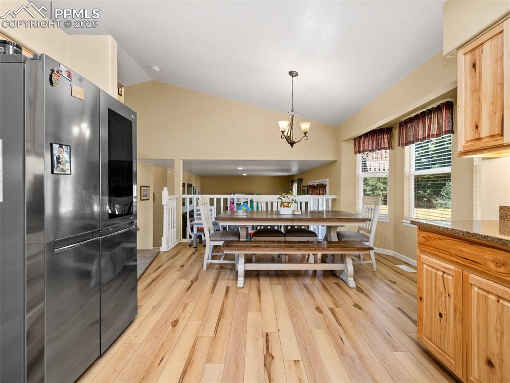 Image 11 of 38: Dining Area