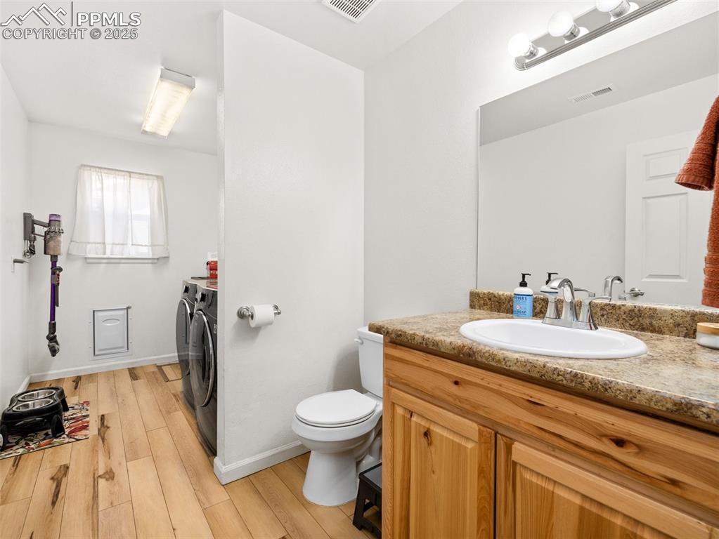 Image 15 of 38: Bathroom