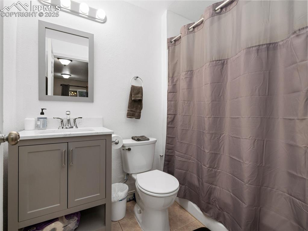 Image 29 of 38: Bathroom