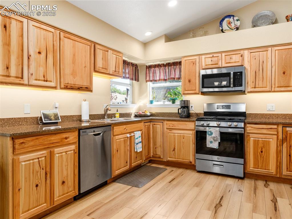 Image 8 of 38: Kitchen