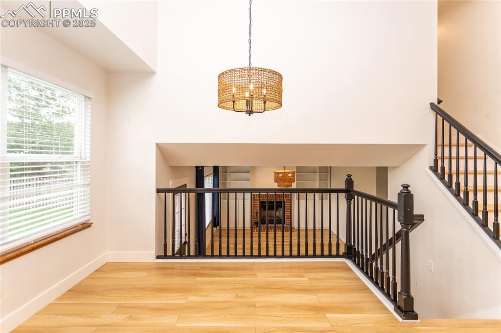 Image 13 of 45: Dining Area