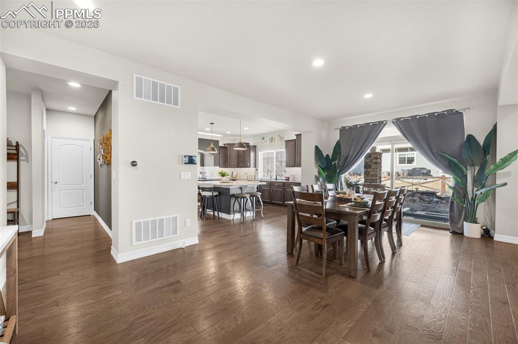 Image 12 of 43: Dining Area