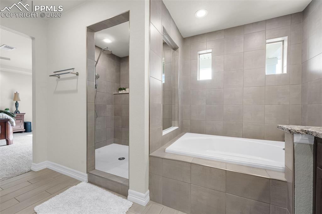 Image 18 of 43: Bathroom