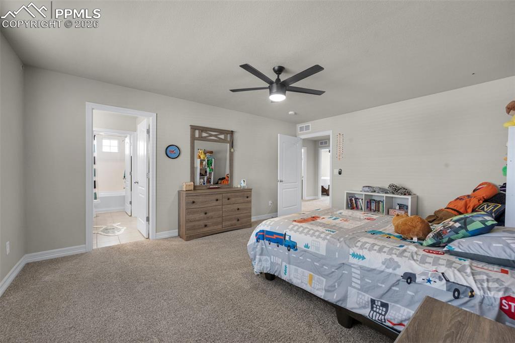 Image 22 of 43: Bedroom