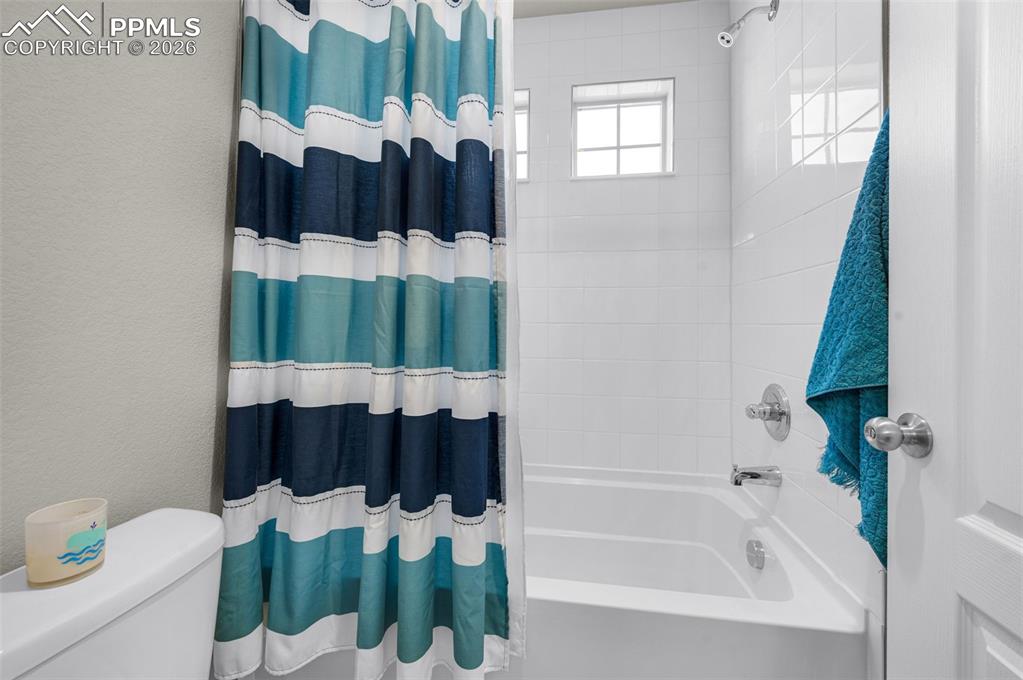 Image 24 of 43: Bathroom