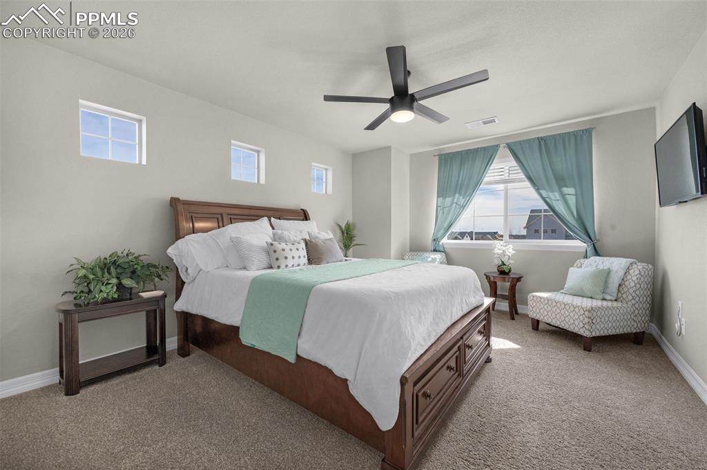 Image 26 of 43: Bedroom