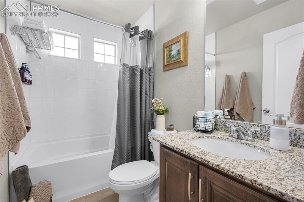 Image 28 of 43: Bathroom