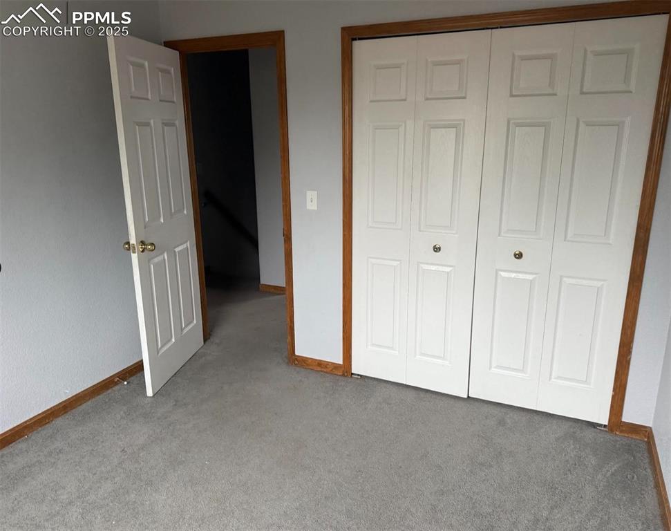 Image 7 of 9: Bedroom