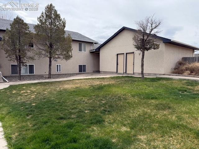 Image 11 of 11: Courtyard