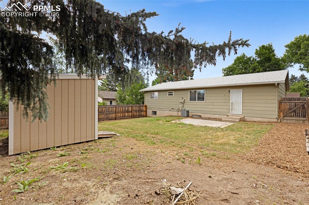 Image 20 of 20: Back of Structure