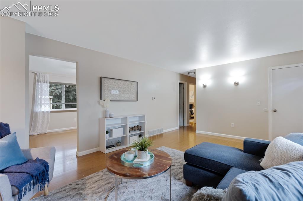 Image 5 of 20: Living Room