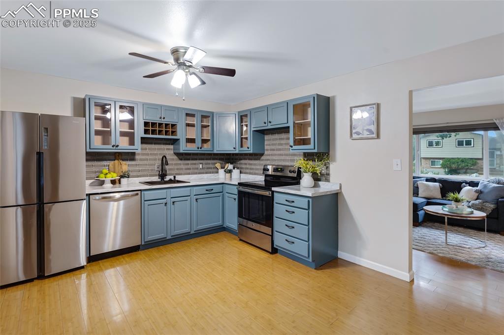 Image 7 of 20: Kitchen
