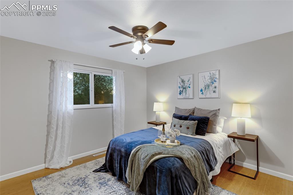 Image 8 of 20: Bedroom