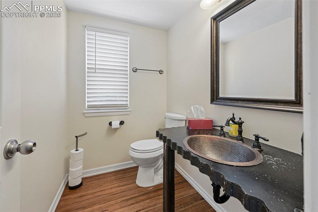 Image 26 of 33: Bathroom