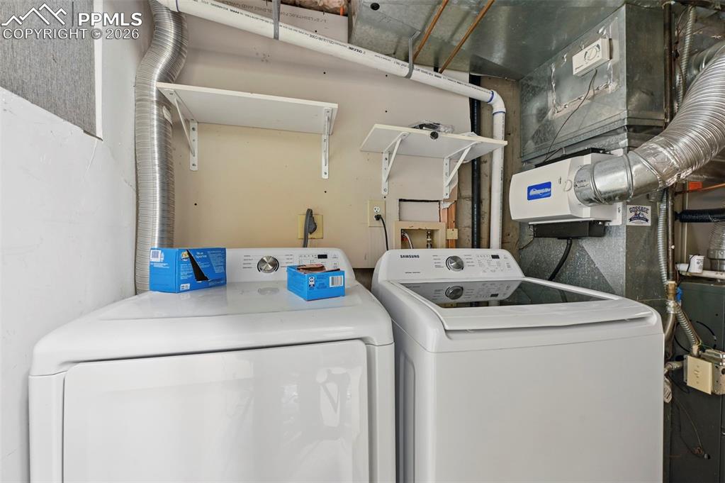 Image 27 of 33: Laundry