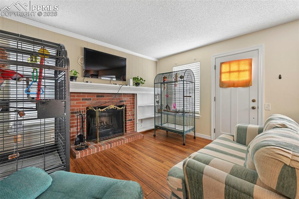 Image 4 of 33: Living Room