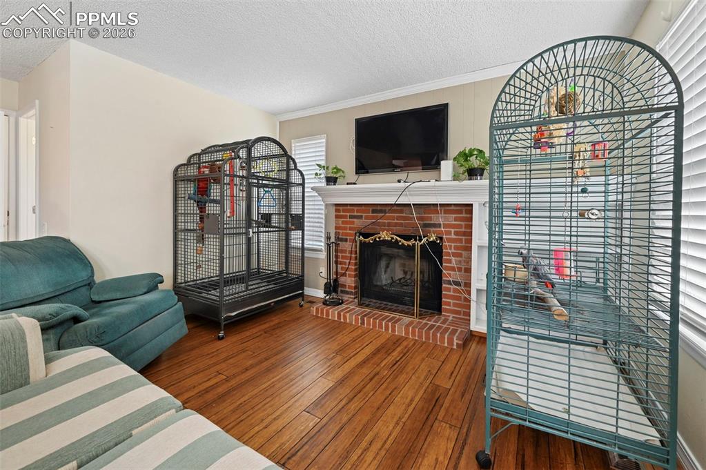 Image 6 of 33: Living Room