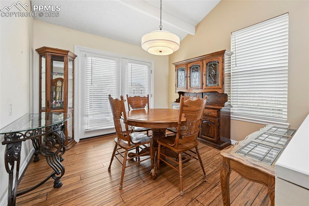 Image 7 of 33: Dining Area