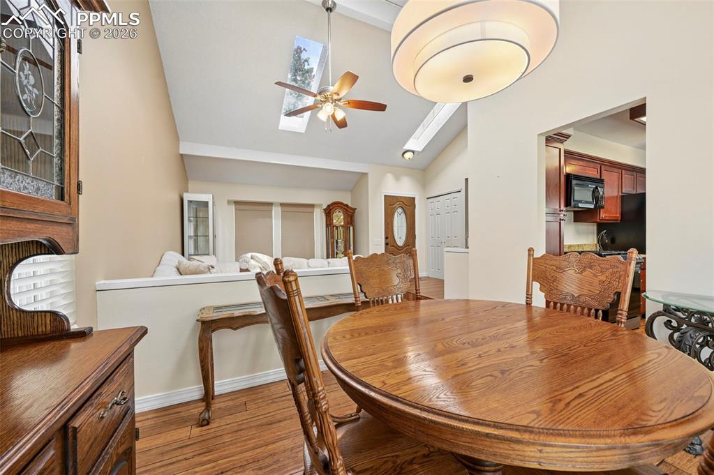 Image 8 of 33: Dining Area