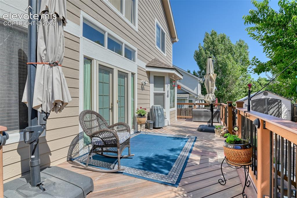 Image 41 of 50: Composite Deck