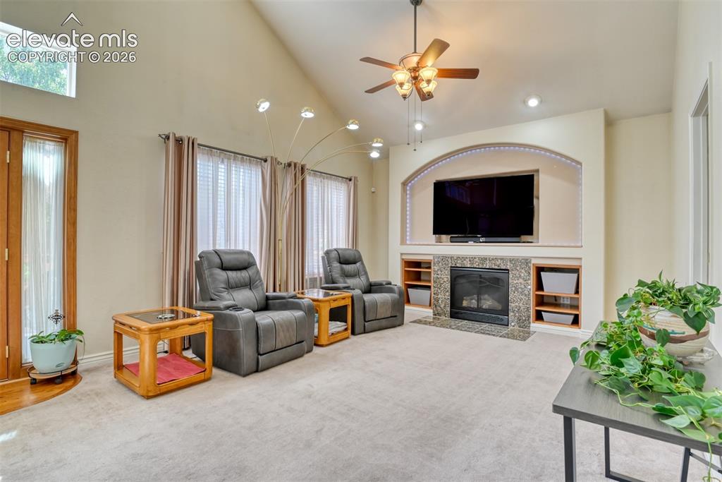 Image 8 of 50: Living Room