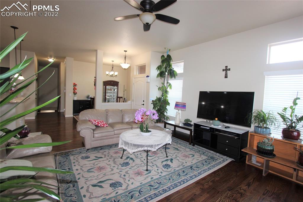 Listing 1944907, Image 3 of 41