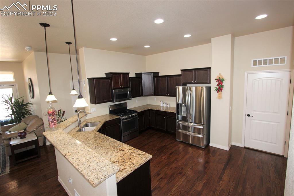 Listing 1944907, Image 6 of 41