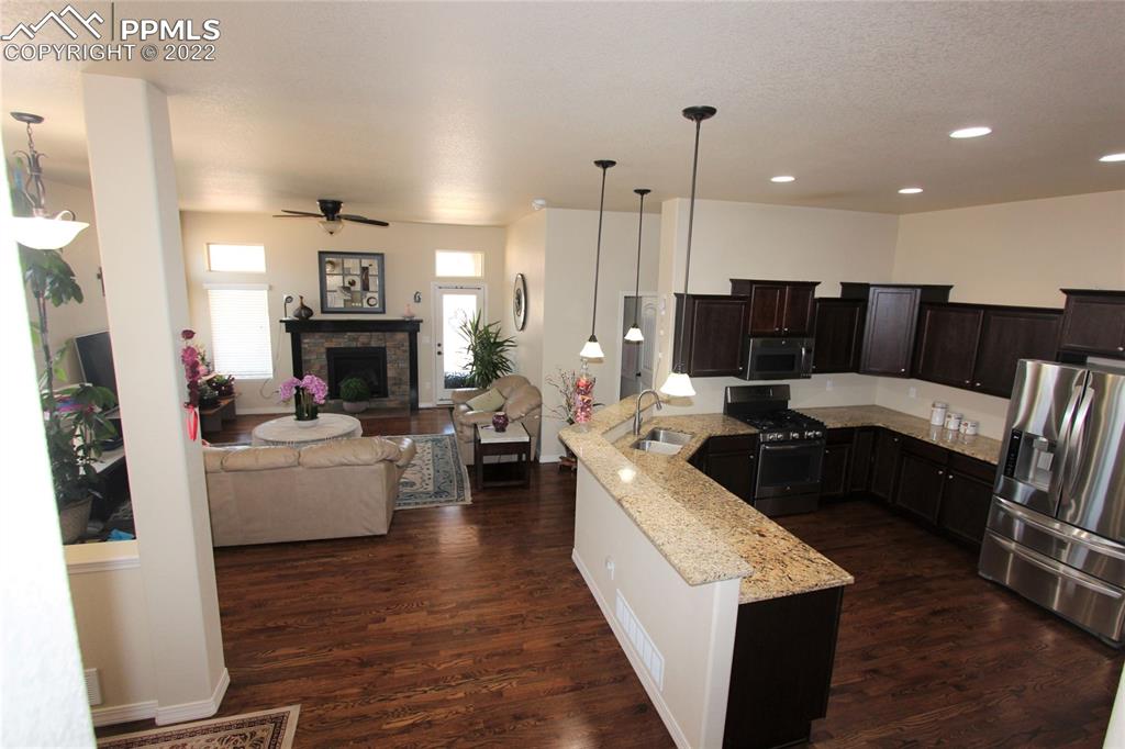 Listing 1944907, Image 7 of 41