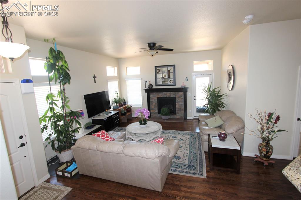 Listing 1944907, Image 9 of 41