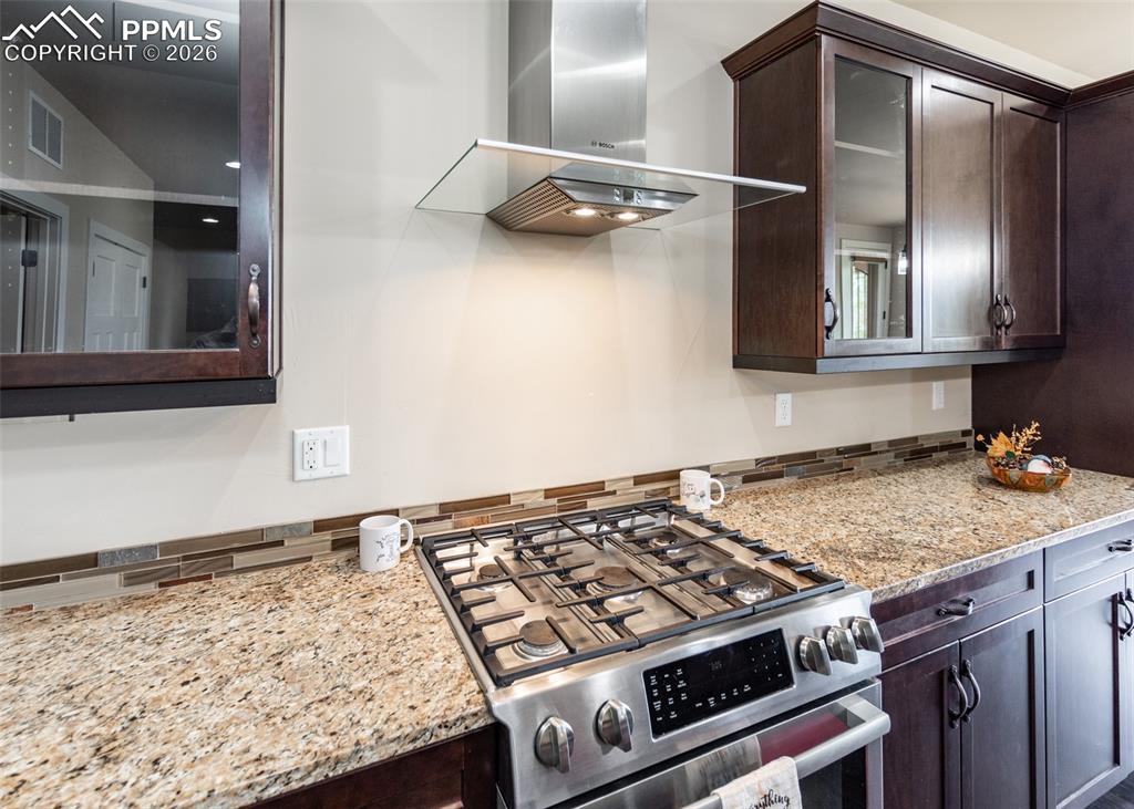 Image 12 of 39: Kitchen