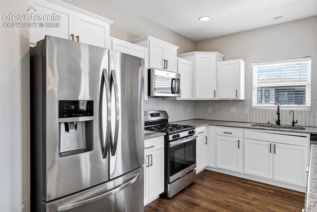 Image 13 of 36: Kitchen