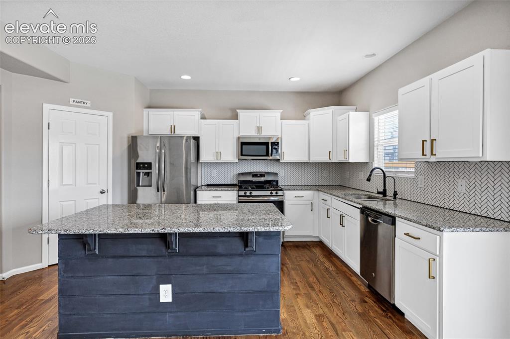 Image 14 of 36: Kitchen