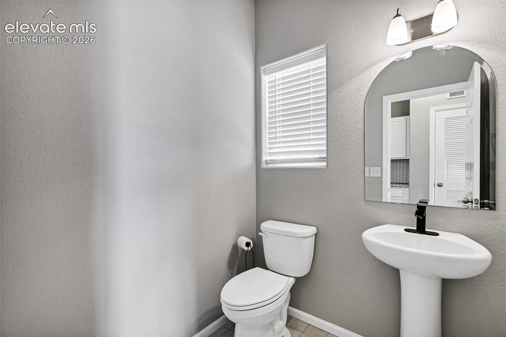 Image 15 of 36: Bathroom