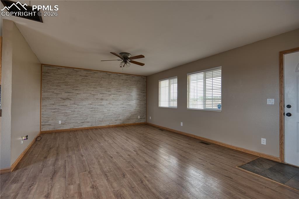 Image 10 of 27: Living room without virtual staging.
