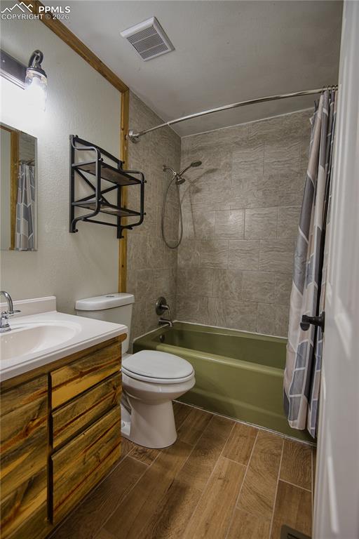 Image 15 of 27: Master Bathroom