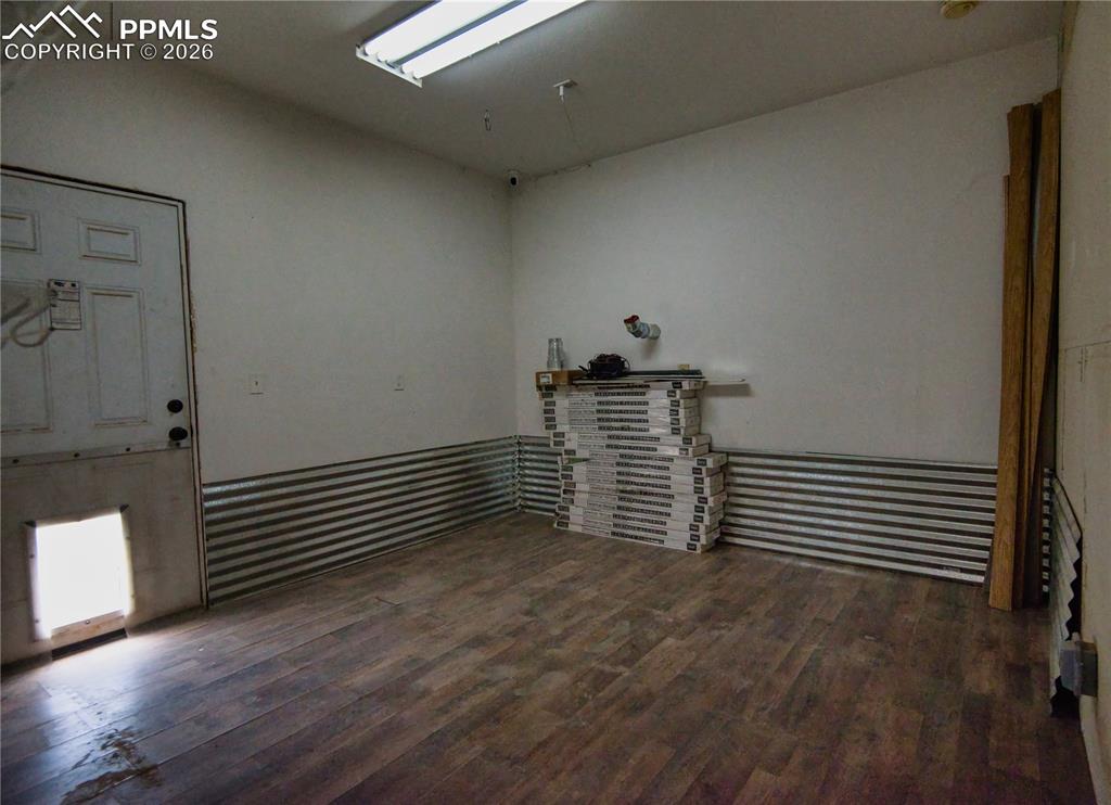 Image 21 of 27: Buyer may choose to turn this space into more living space
