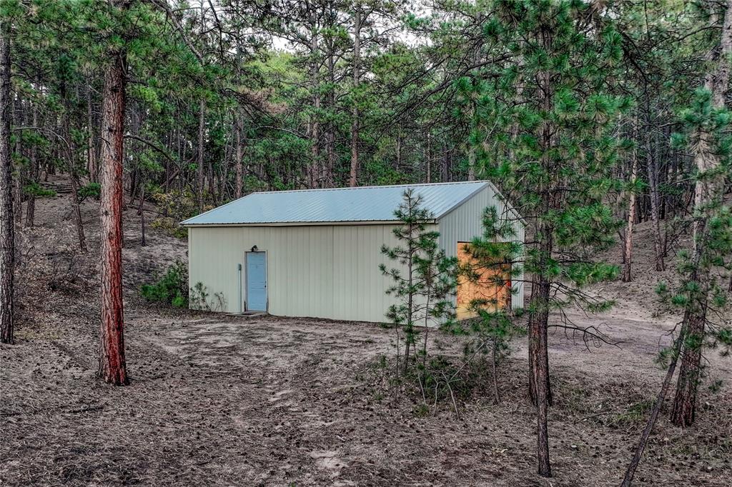 Image 39 of 49: Detached garage / heated workshop