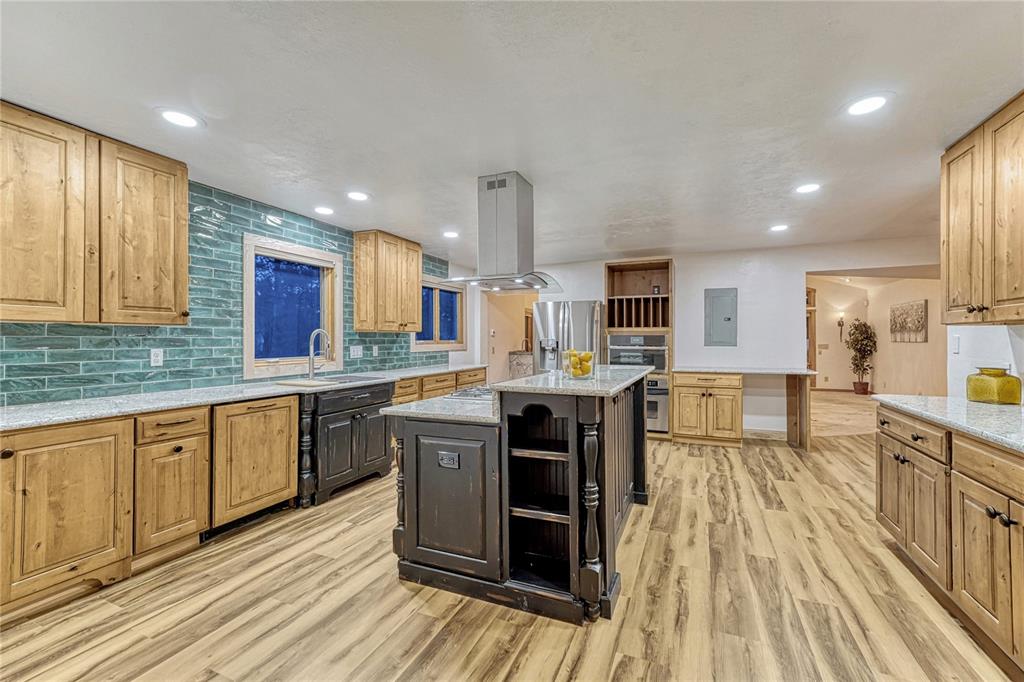 Image 8 of 49: Beautiful custom backsplash