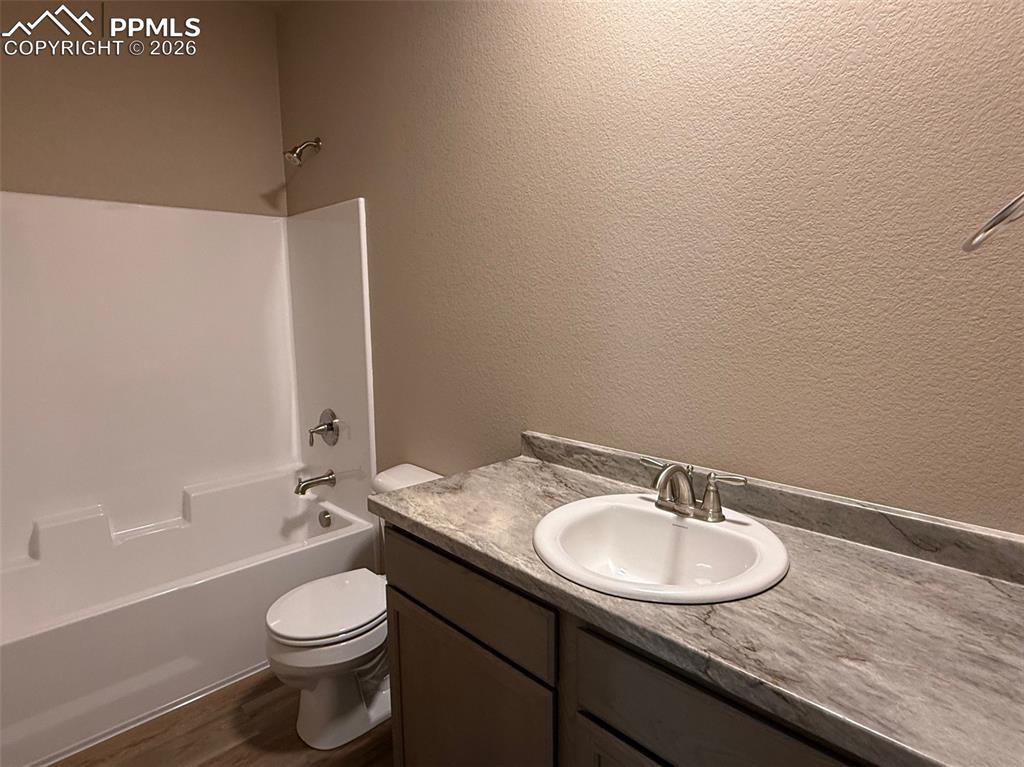 Image 19 of 31: Bathroom